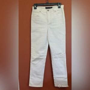 ✨Brand New Gloria Vanderbilt Amanda White Jeans - Size 4 (NWOT)